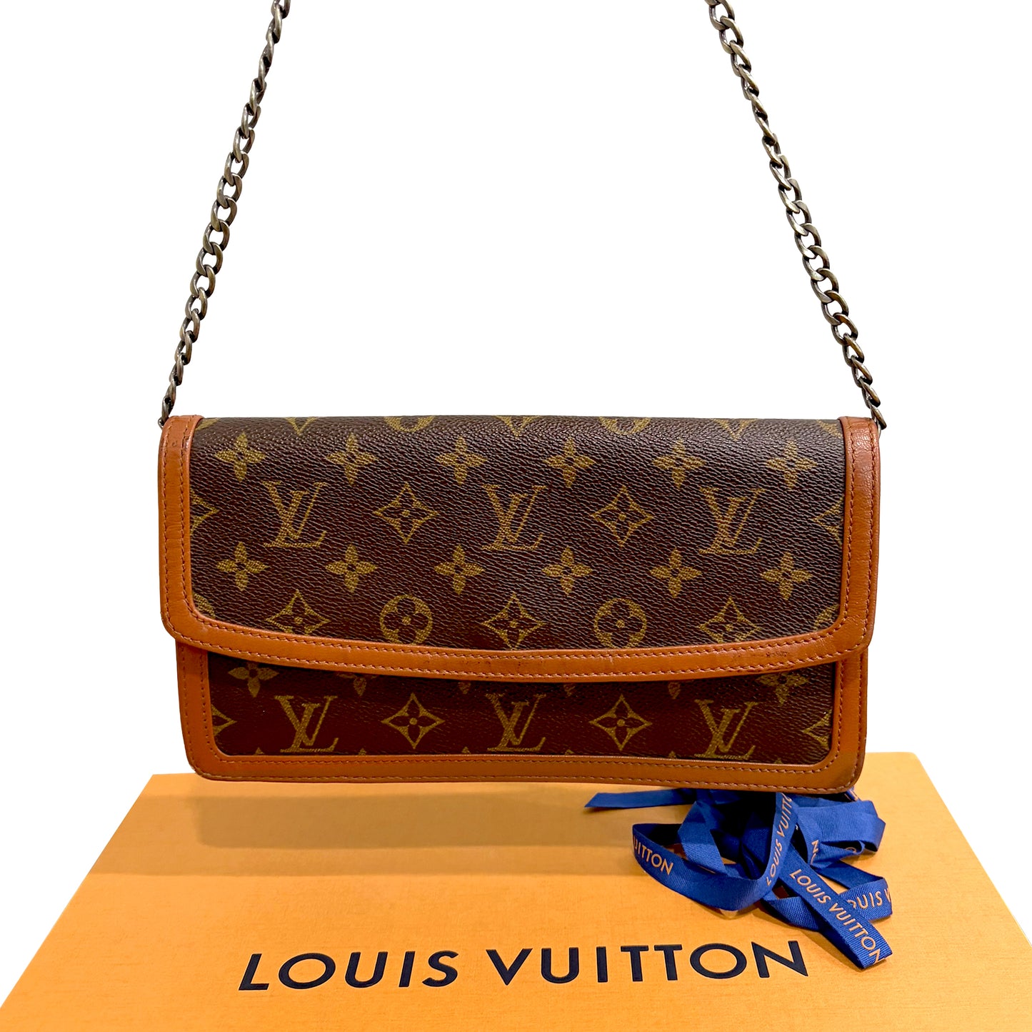 #8243 LOUIS VUITTON Monogram Dame 26 with Removable Chain