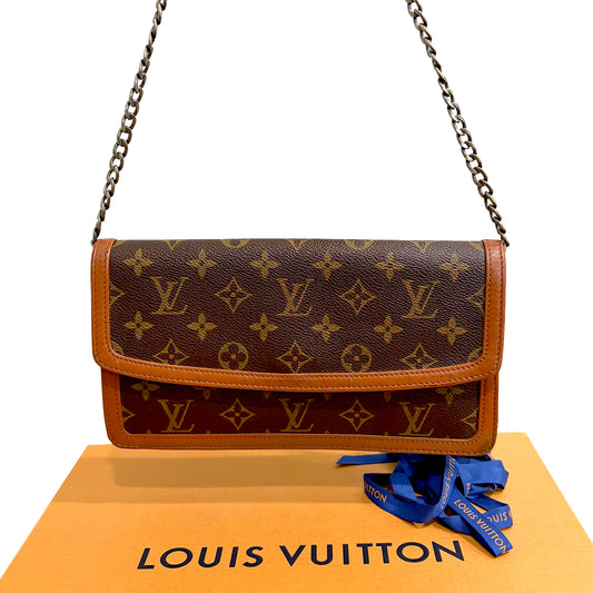 #8243 LOUIS VUITTON Monogram Dame 26 with Removable Chain