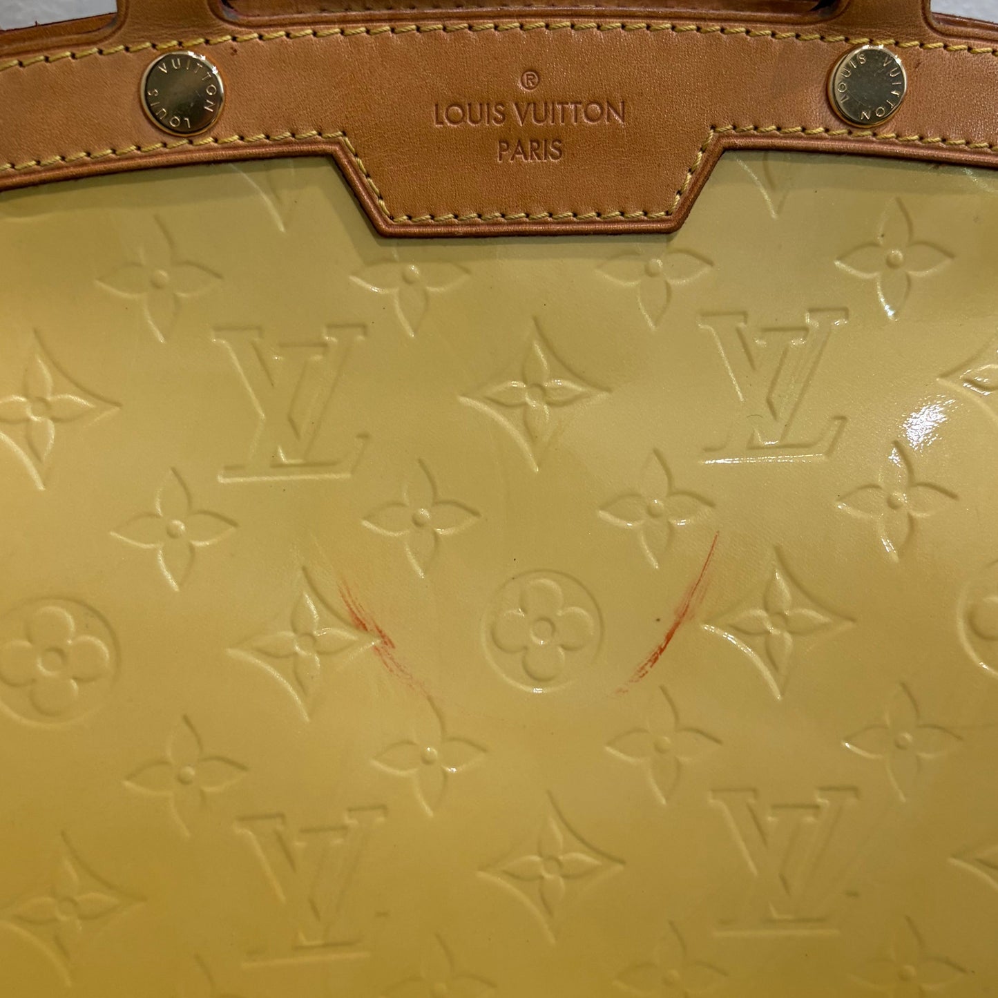 8857 LOUIS VUITTON Yellow Vernis Brea MM