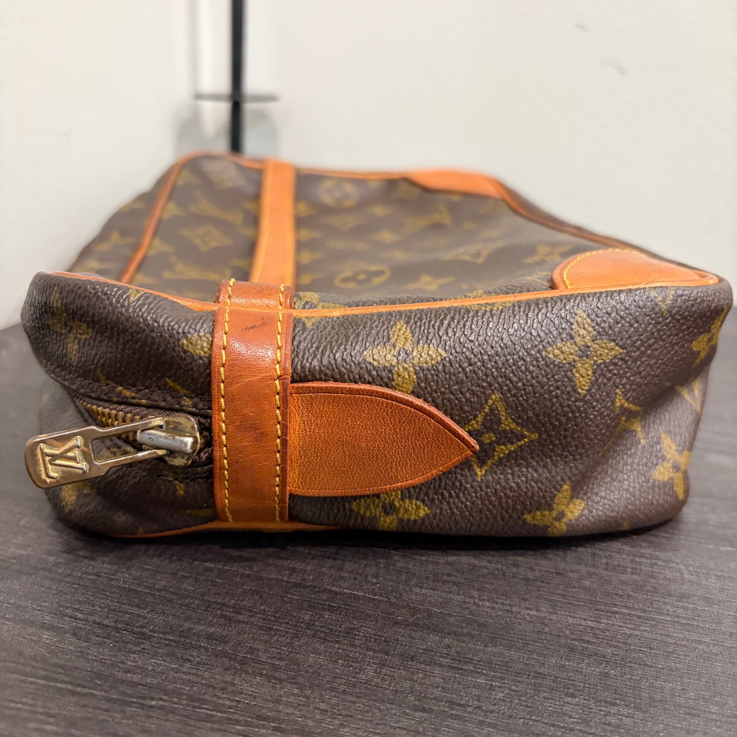 BF-06 LOUIS VUITTON Clutch