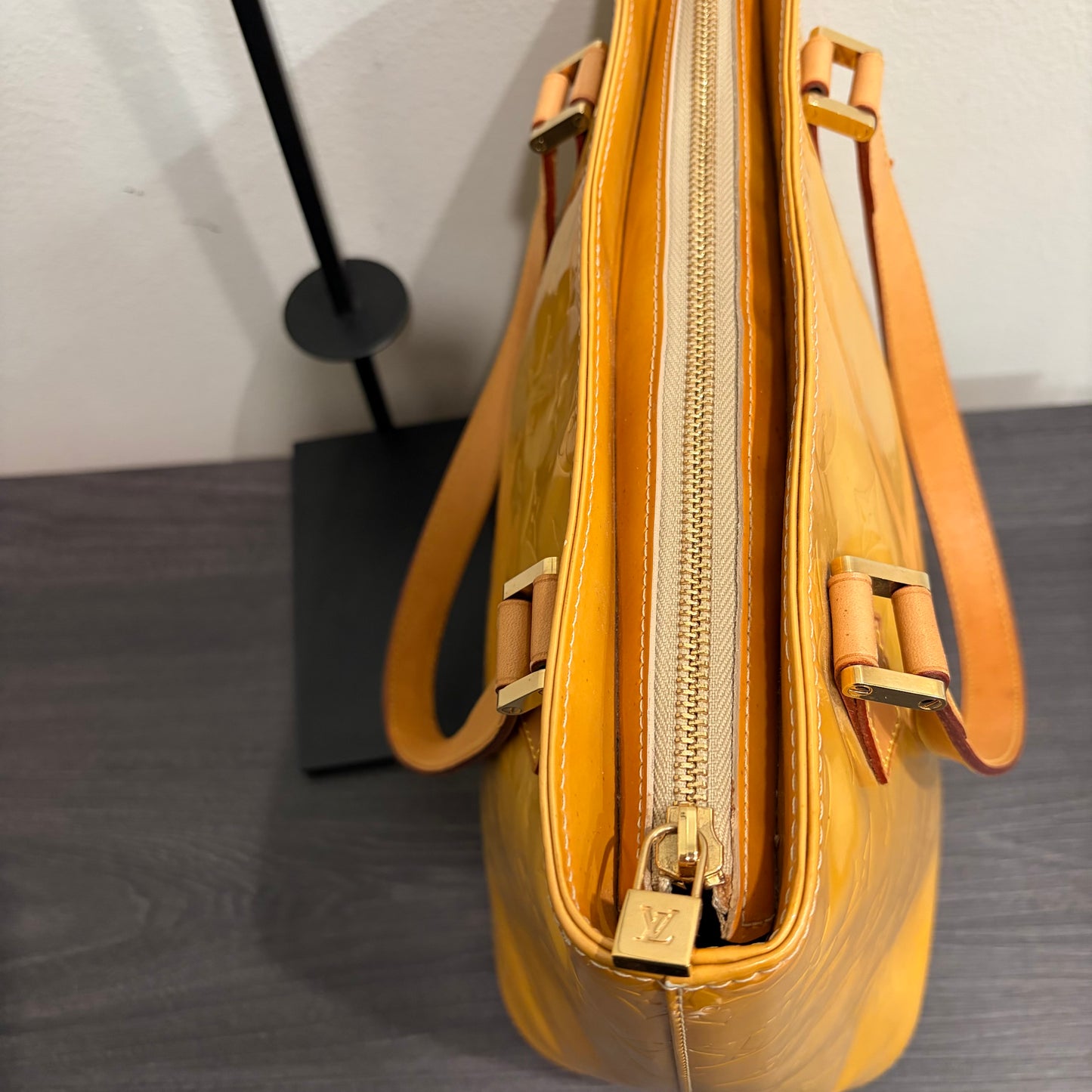 8856 LOUIS VUITTON Yellow Ombre Vernis Houston Tote