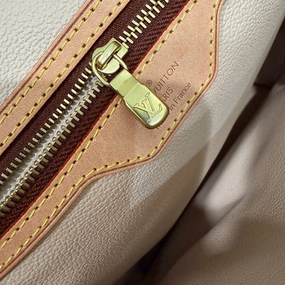 #1108 LOUIS VUITTON Monogram Bucket GM