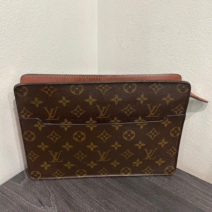 1073 LOUIS VUITTON Pouch