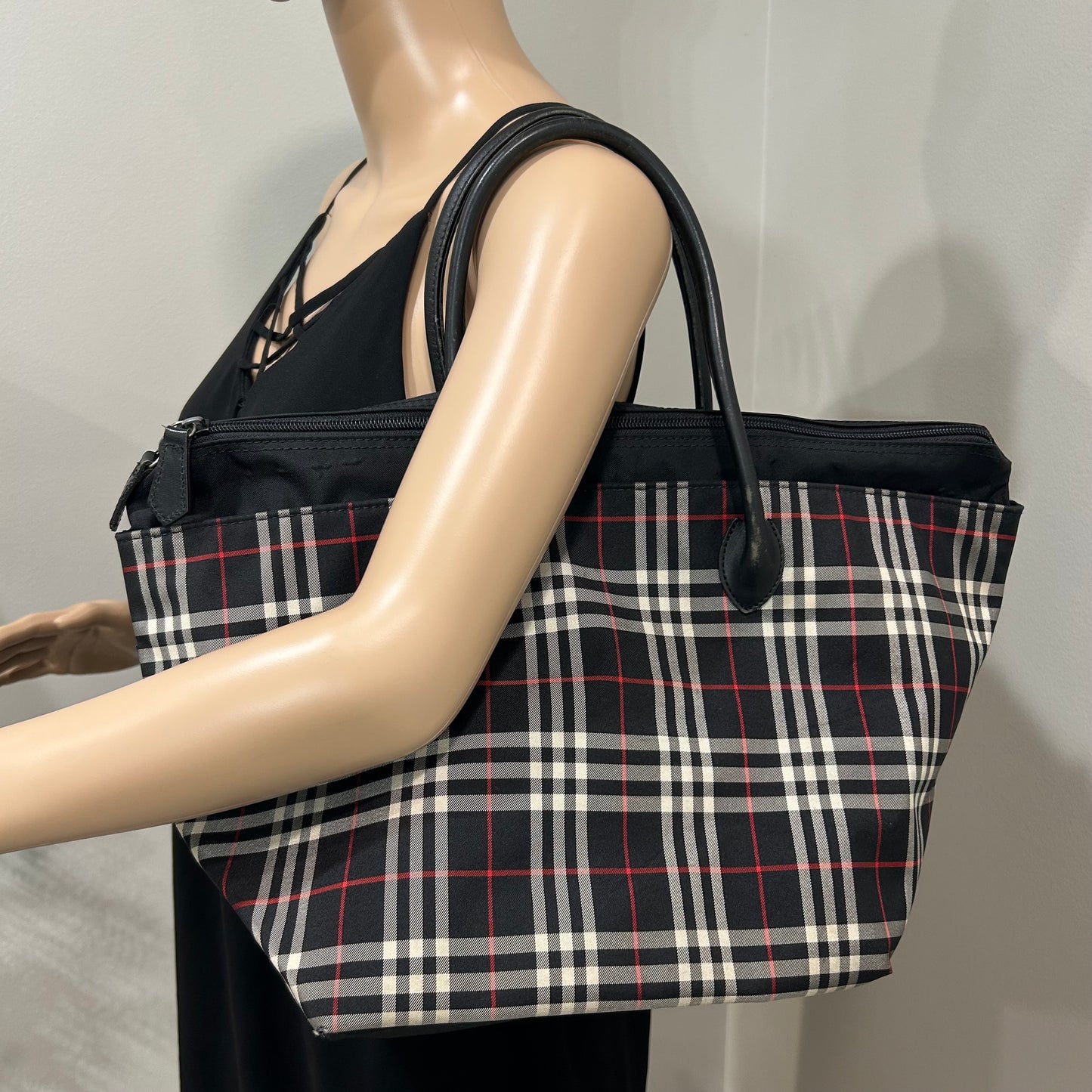 1015 BURBERRY Black Tote