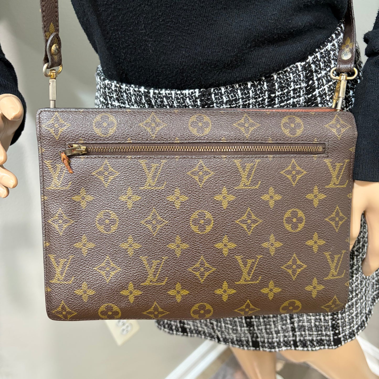 #8204 LOUIS VUITTON Vintage Sac Enghien (Rare Find!)