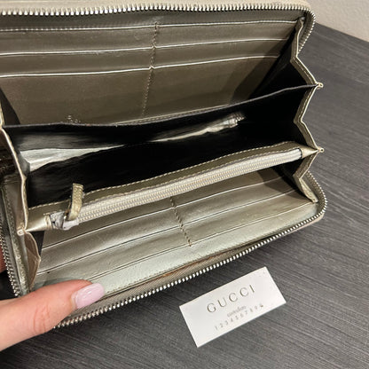 #207 GUCCI  Zip Wallet