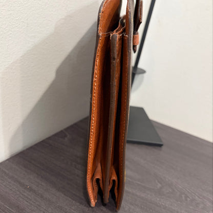 BF-05 LOUIS VUITTON Monogram Courcelles Clutch