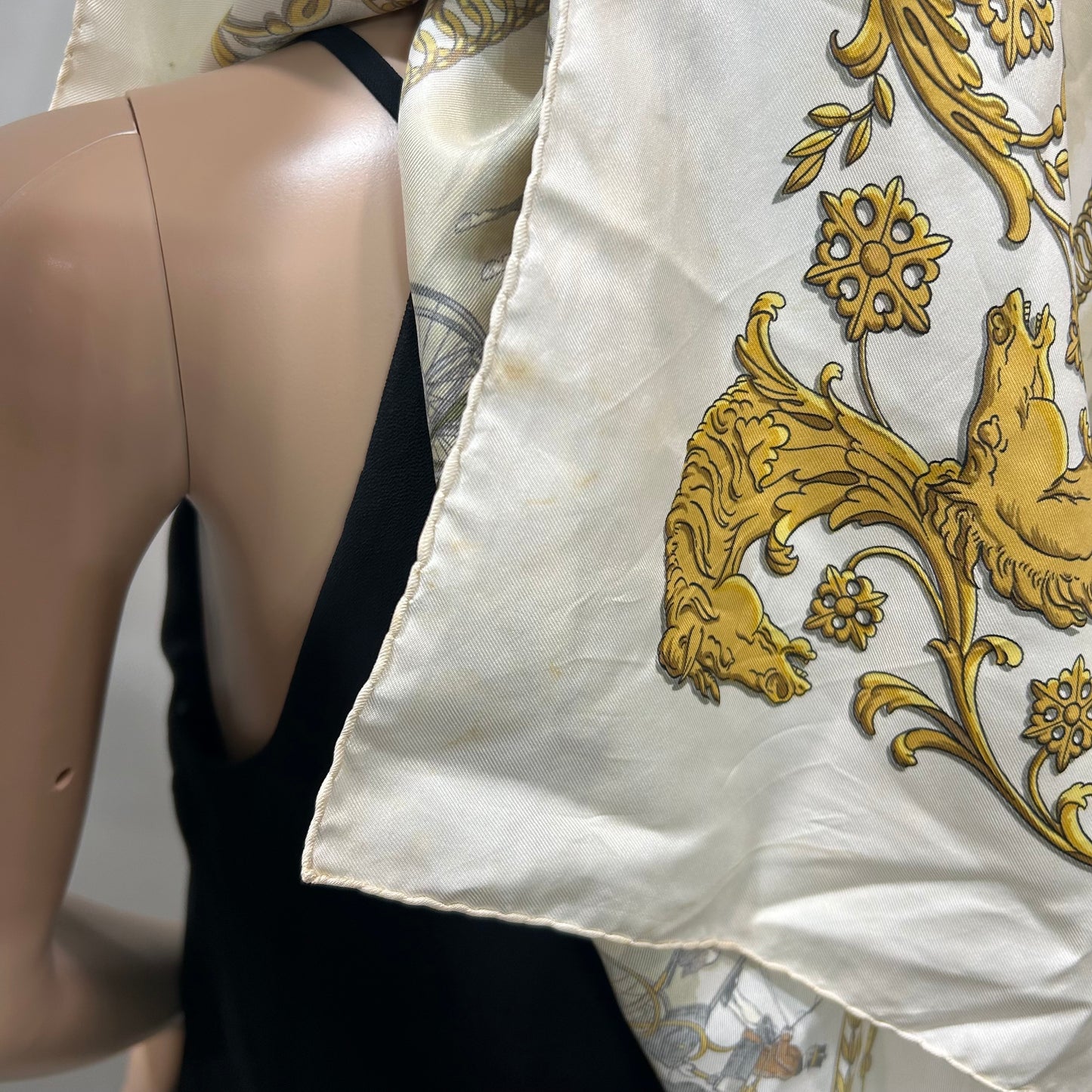 4003 HERMÈS 90cm Silk Scarf MSRP $620