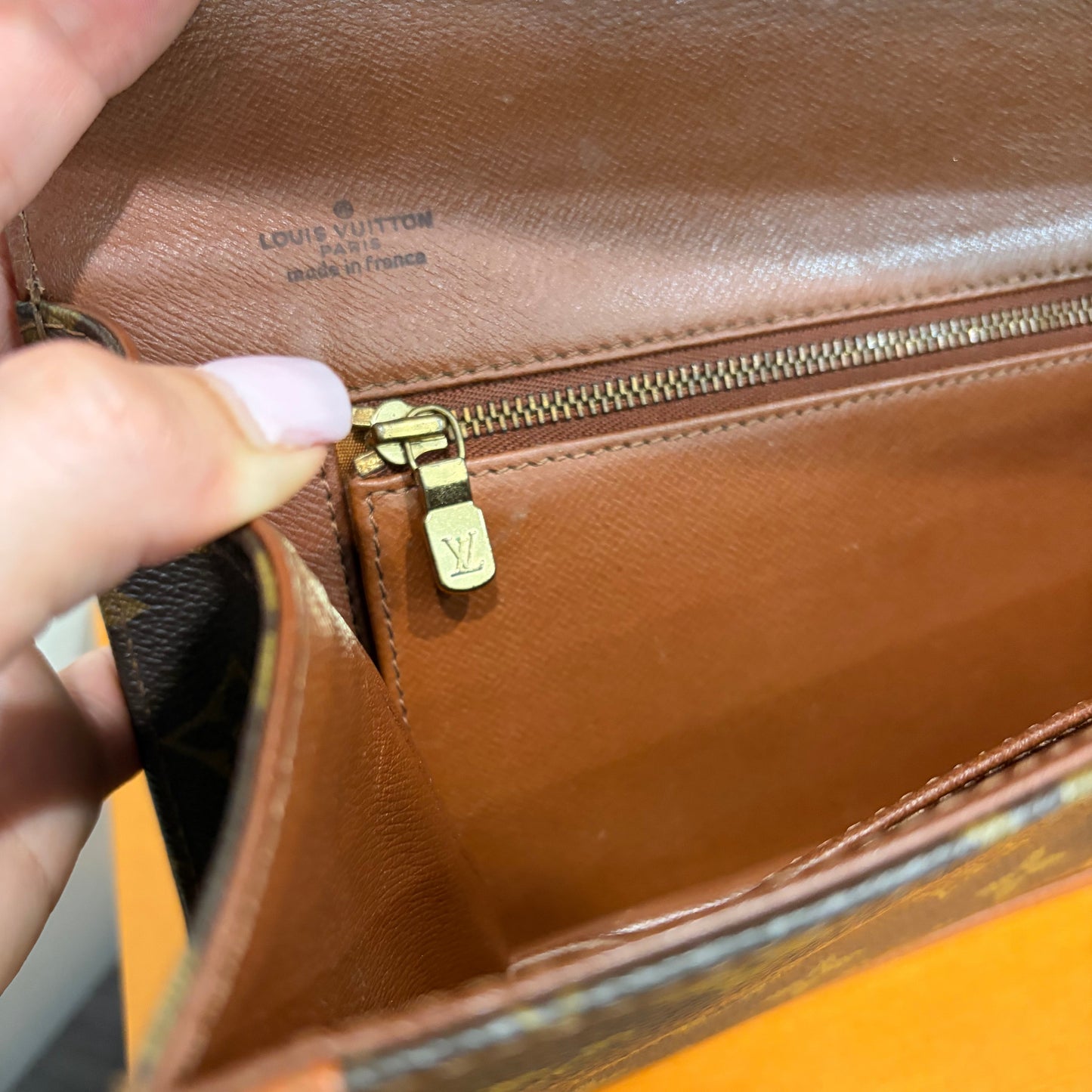 #1101-08 LOUIS VUITTON Monogram Dame 28 with Removable Chain