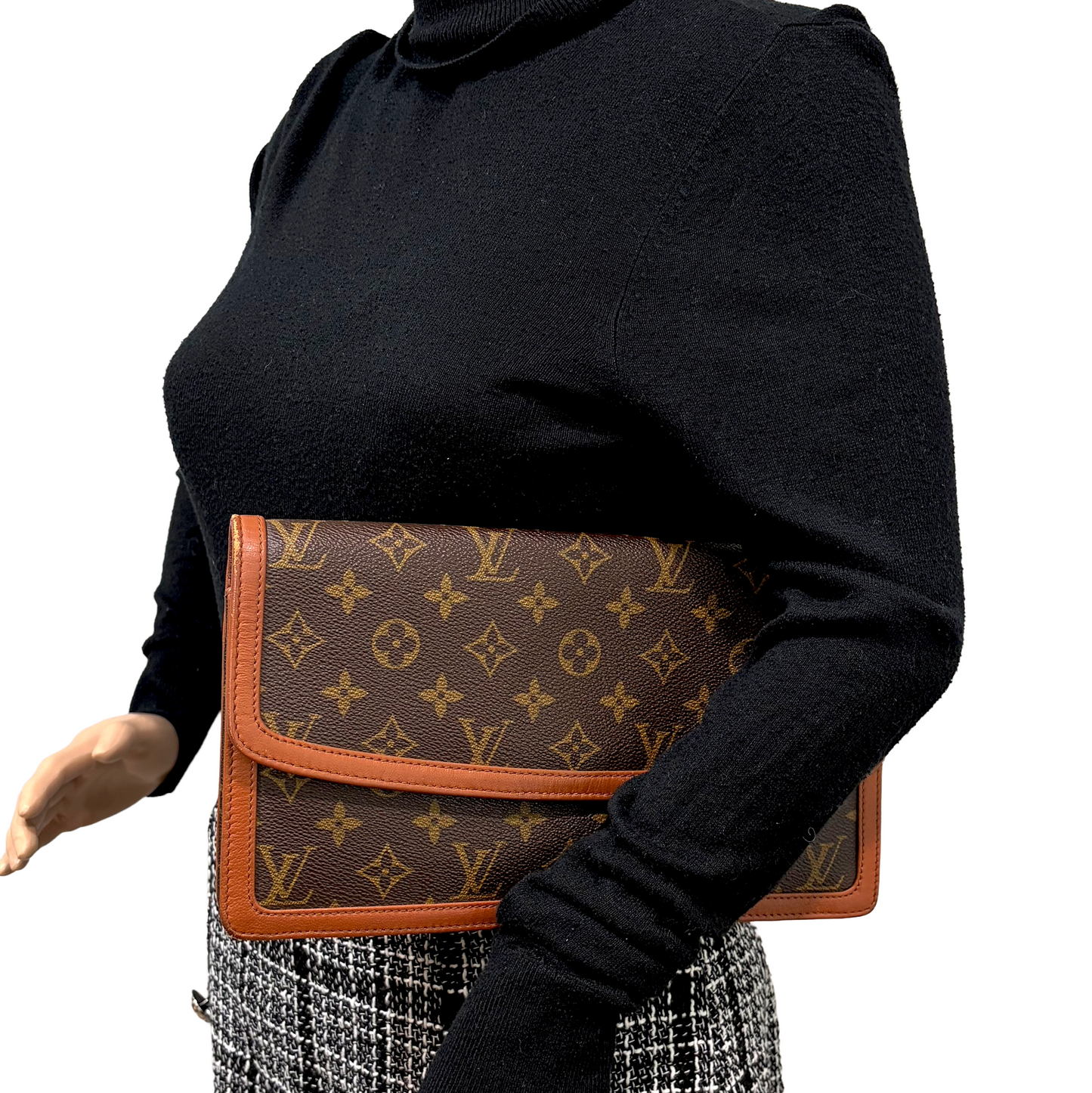 #1101-08 LOUIS VUITTON Monogram Dame 28 with Removable Chain