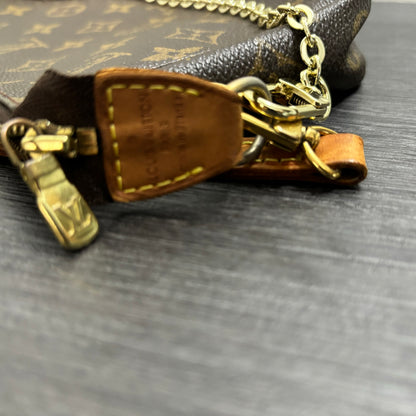 #236 LOUIS VUITTON Pochette