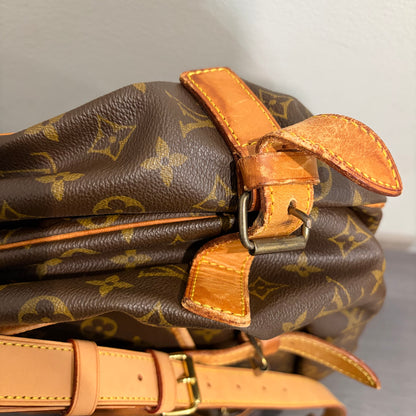 #8267 LOUIS VUITTON Saumur 43