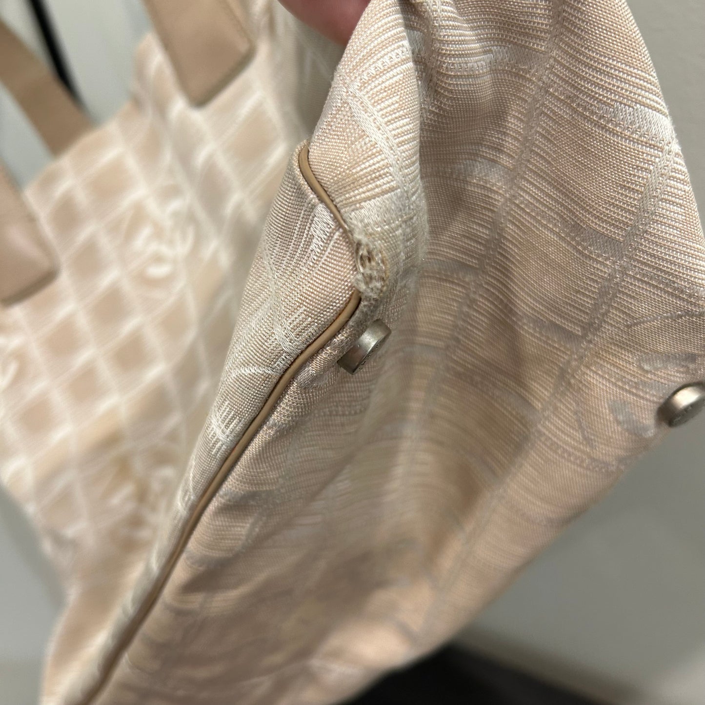 1053 CHANEL Travel Ligne Tote Neutral