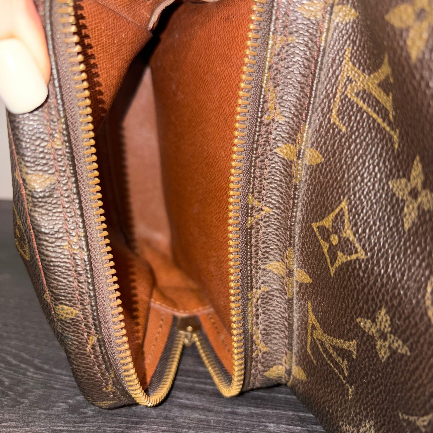 8911 LOUIS VUITTON Monogram Amazone MM Crossbody