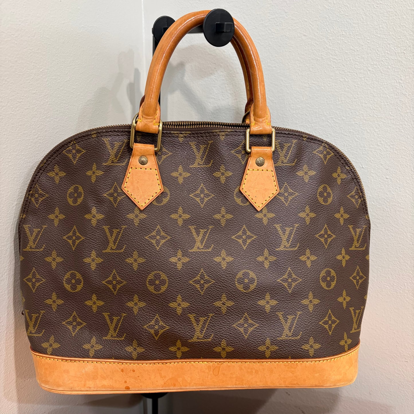 #8250 LOUIS VUITTON Alma PM