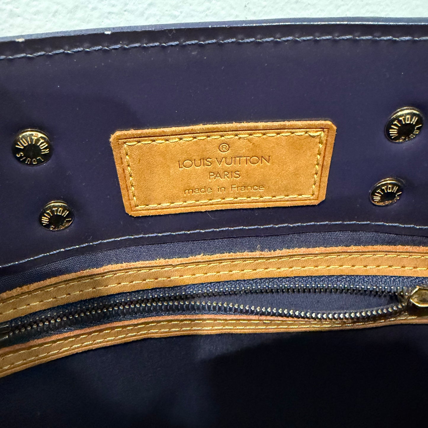 #8251 LOUIS VUITTON Purple Vernis Reade PM