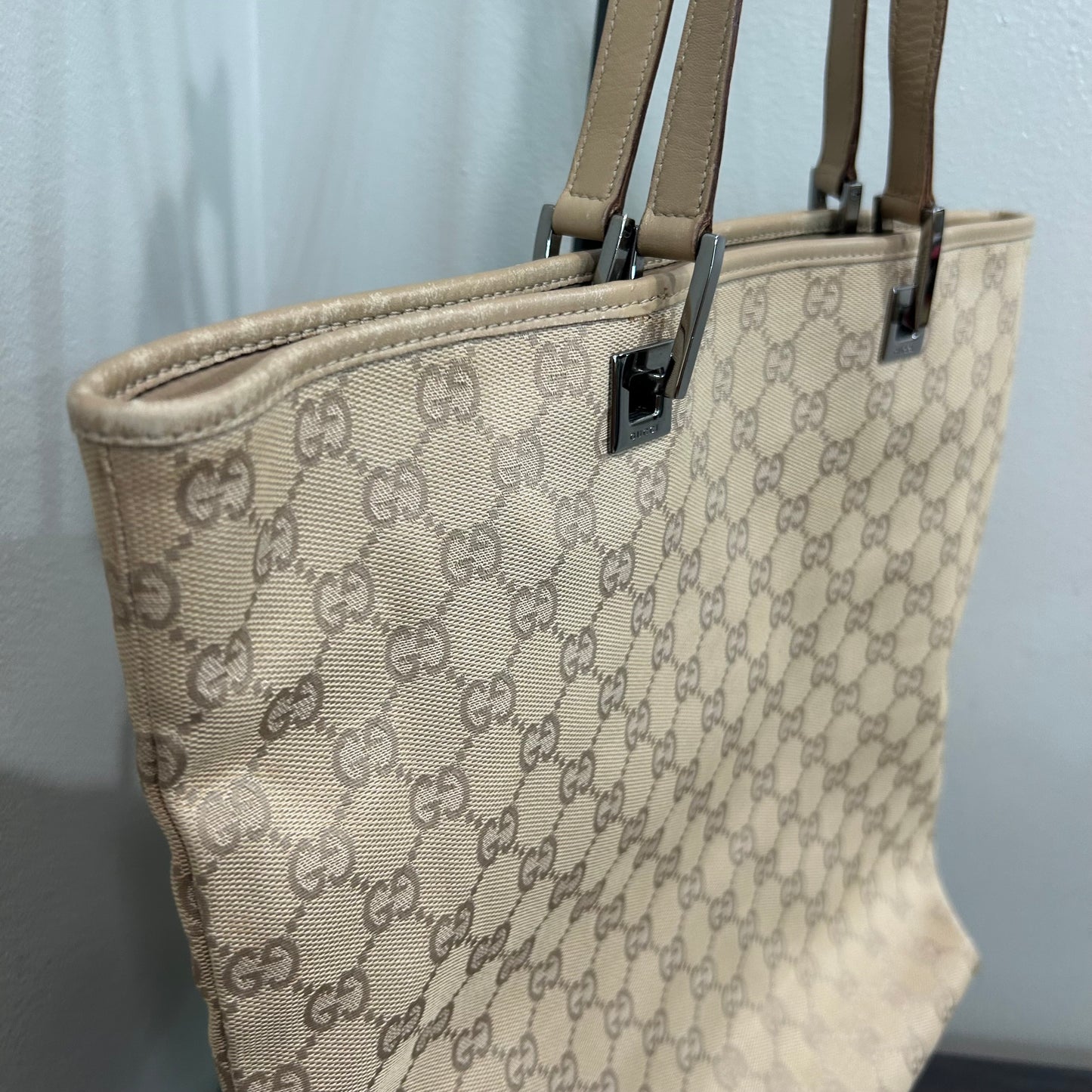 1064 GUCCI Canvas Bucket Tote