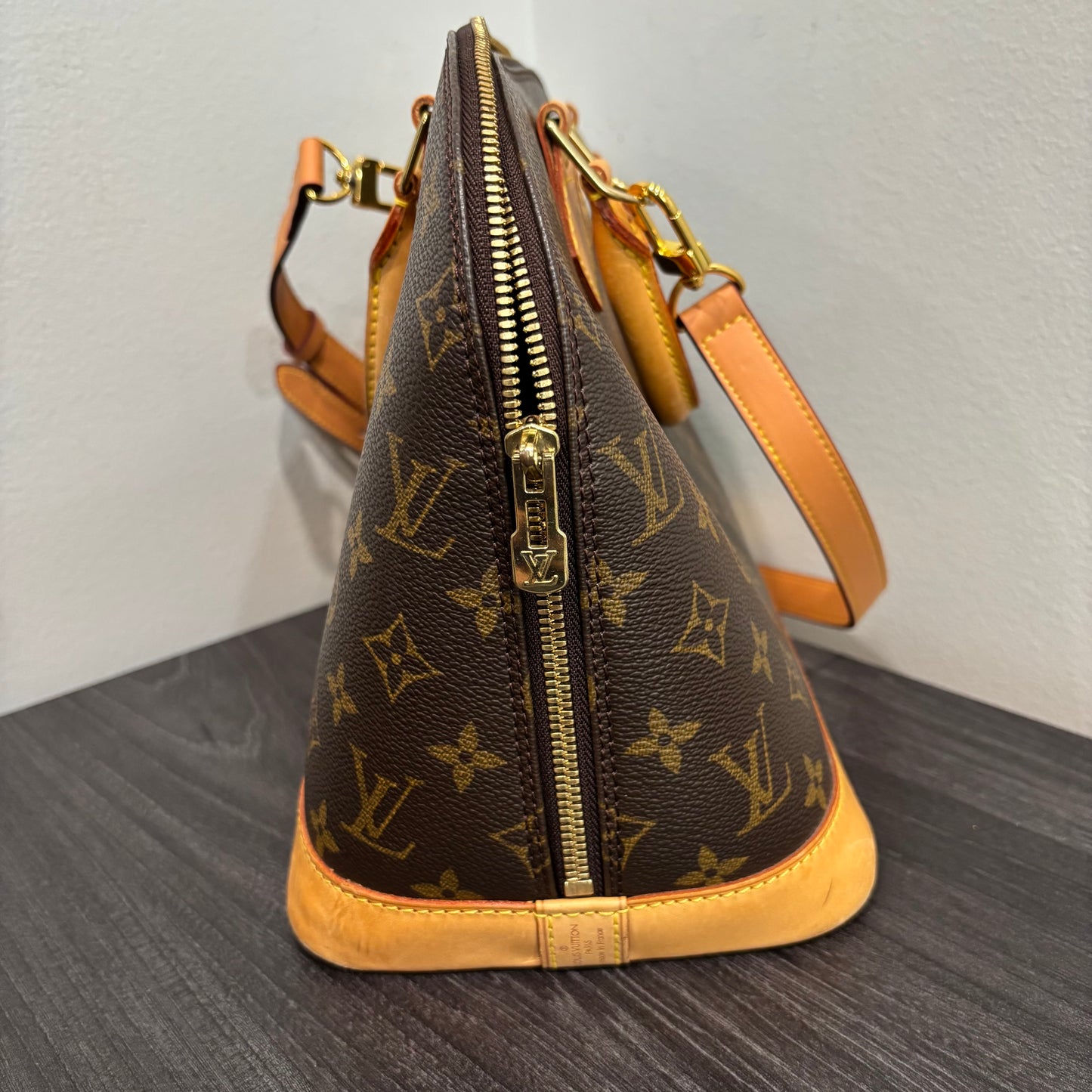 #350 LOUIS VUITTON Alma PM