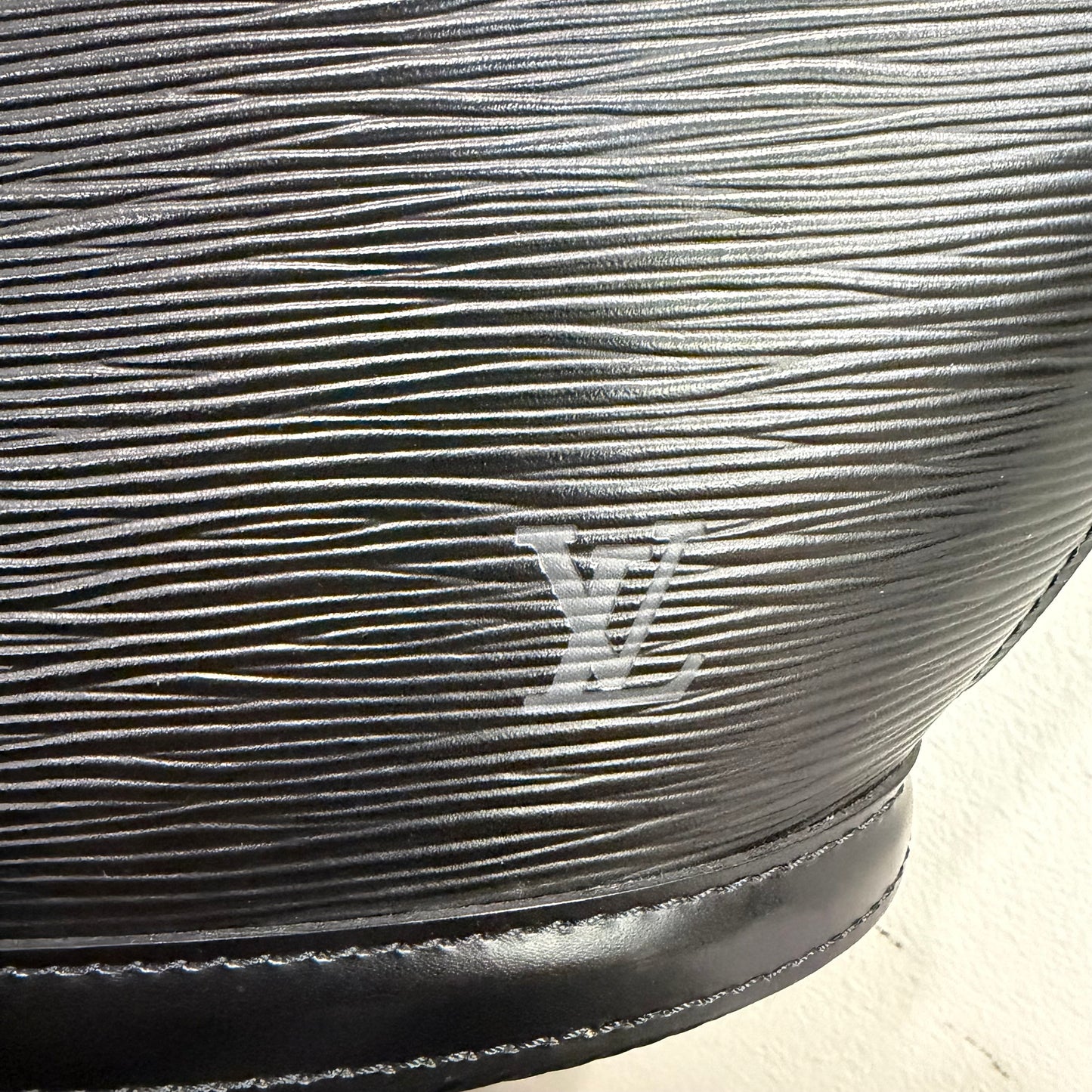 #8252 LOUIS VUITTON Black St Jacques PM