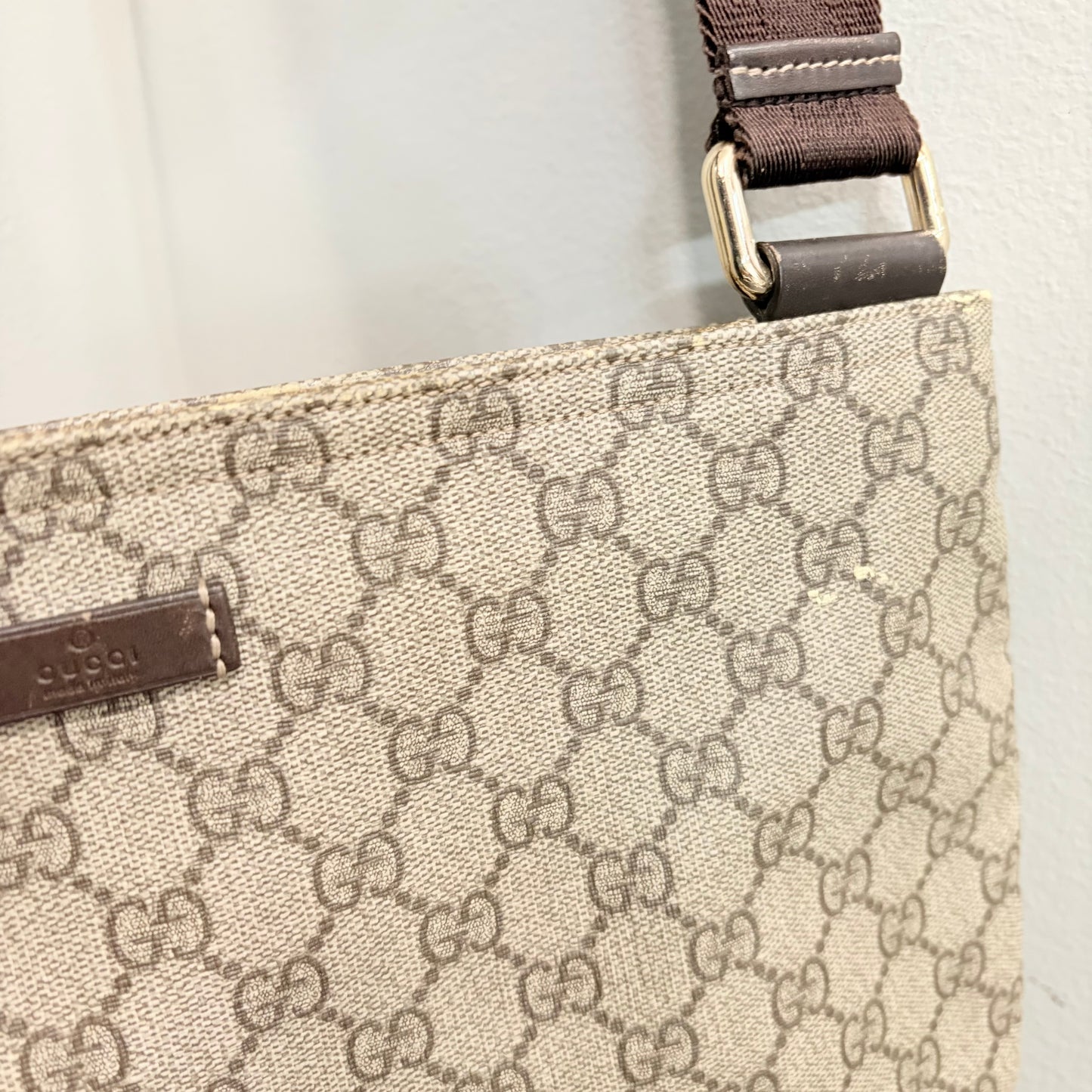 #8218 GUCCI Messenger