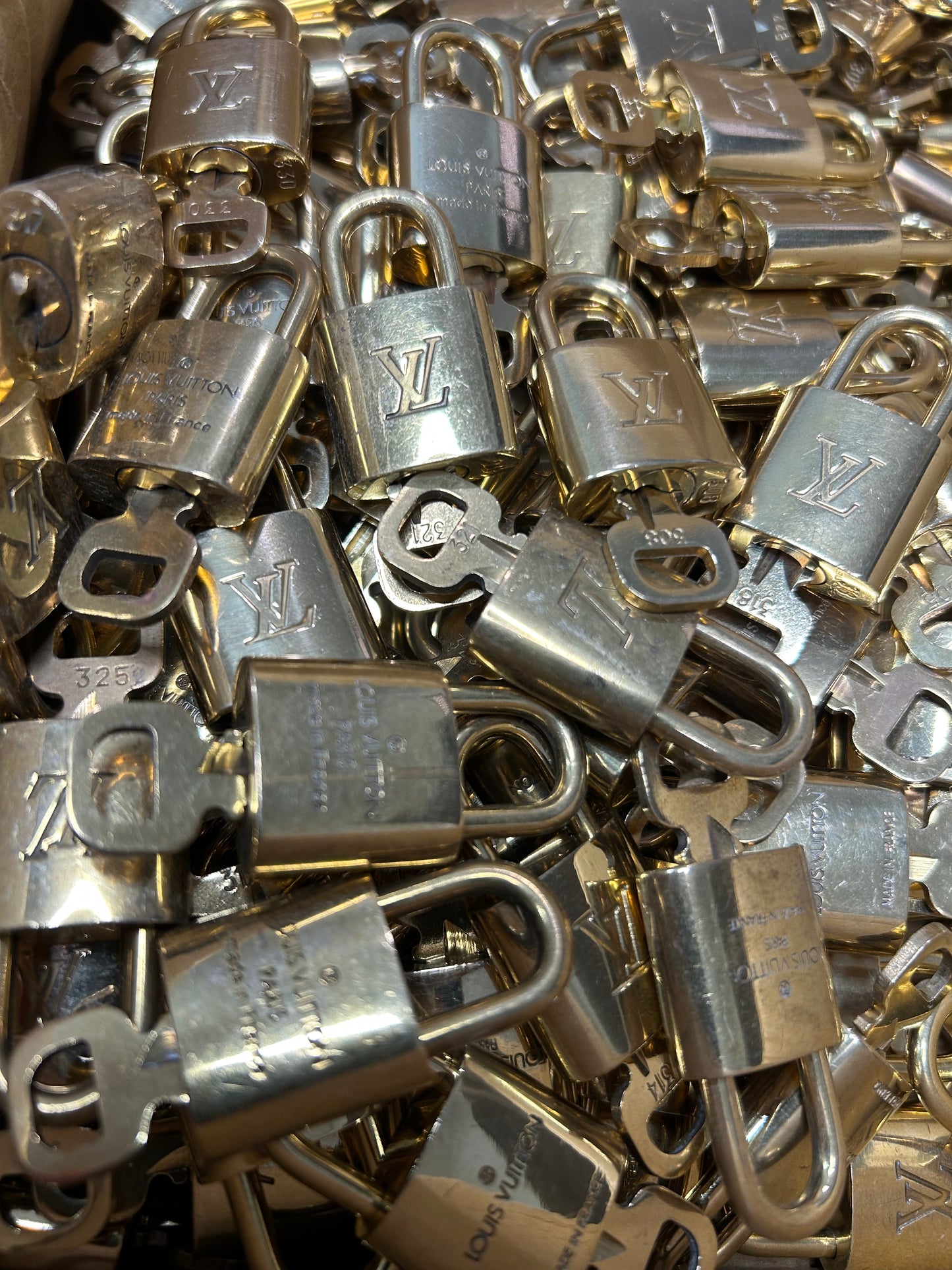 LOUIS VUITTON Lock & Key - Set of 10