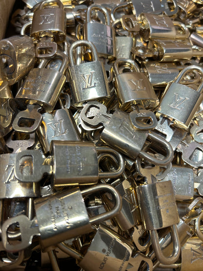 LOUIS VUITTON Lock & Key - Set of 10