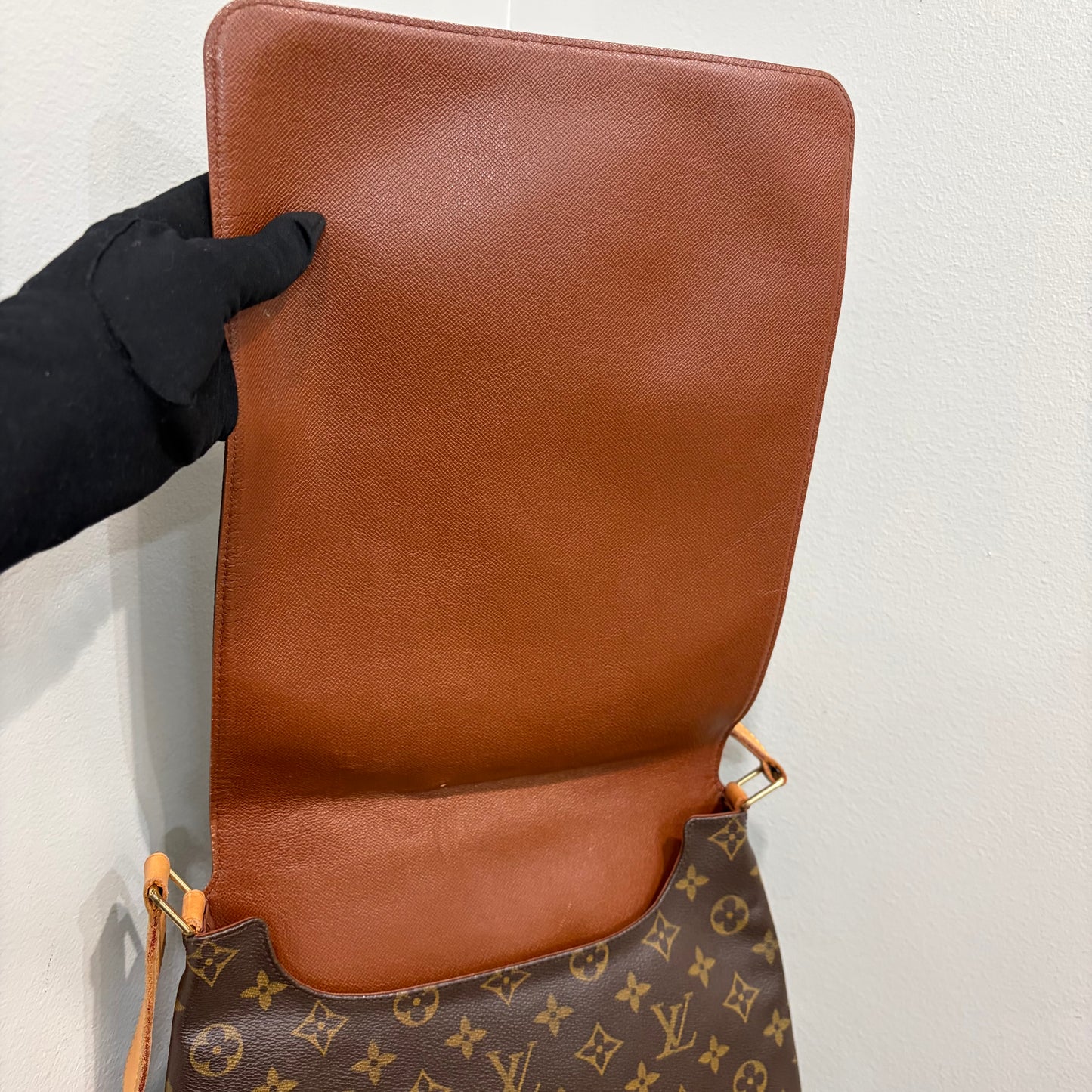 #8261 LOUIS VUITTON Musette GM