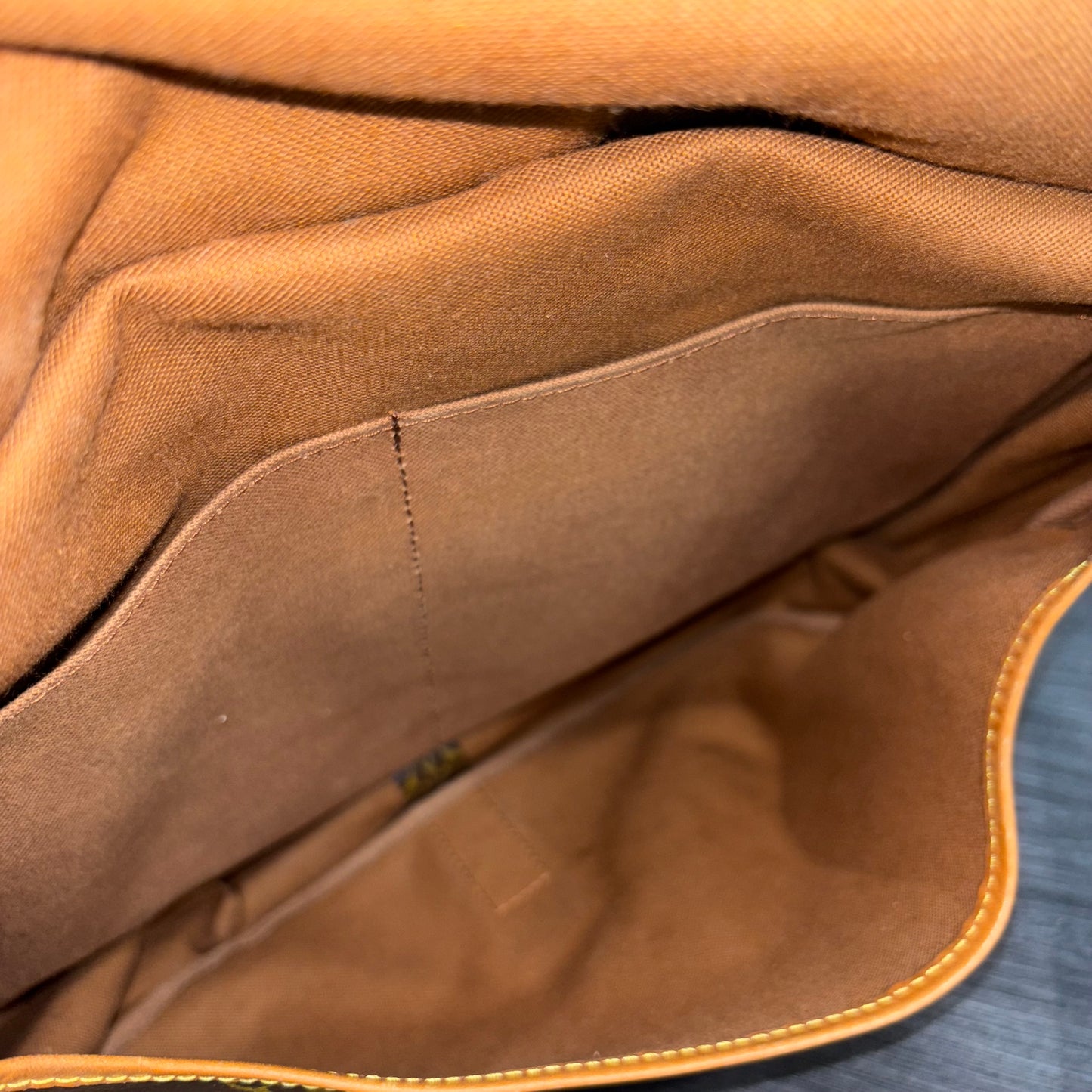 CLEARANCE #355 LOUIS VUITTON Saumur 35