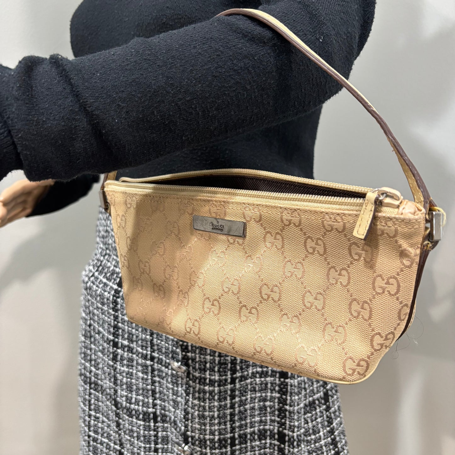 1107 GUCCI Light Brown Pochette