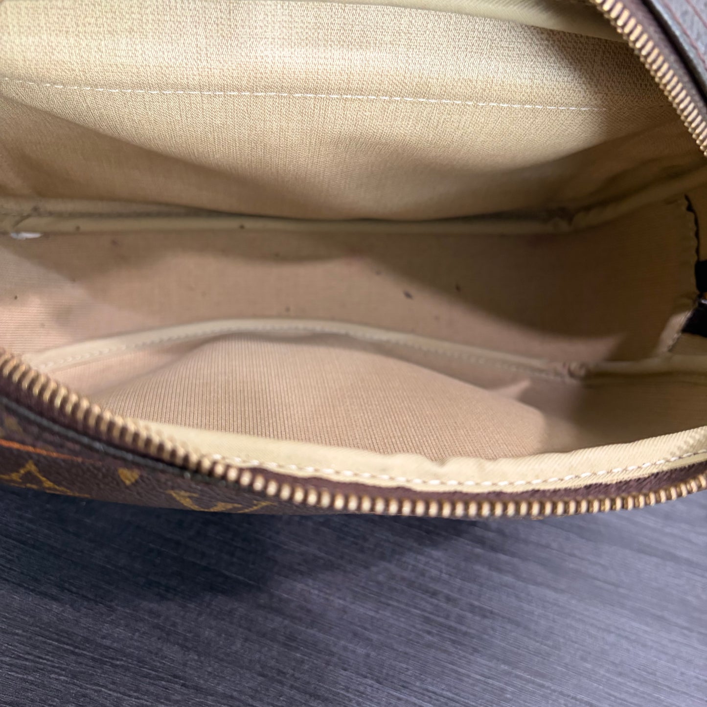 #8255 LOUIS VUITTON Reporter PM (Cig Odor)