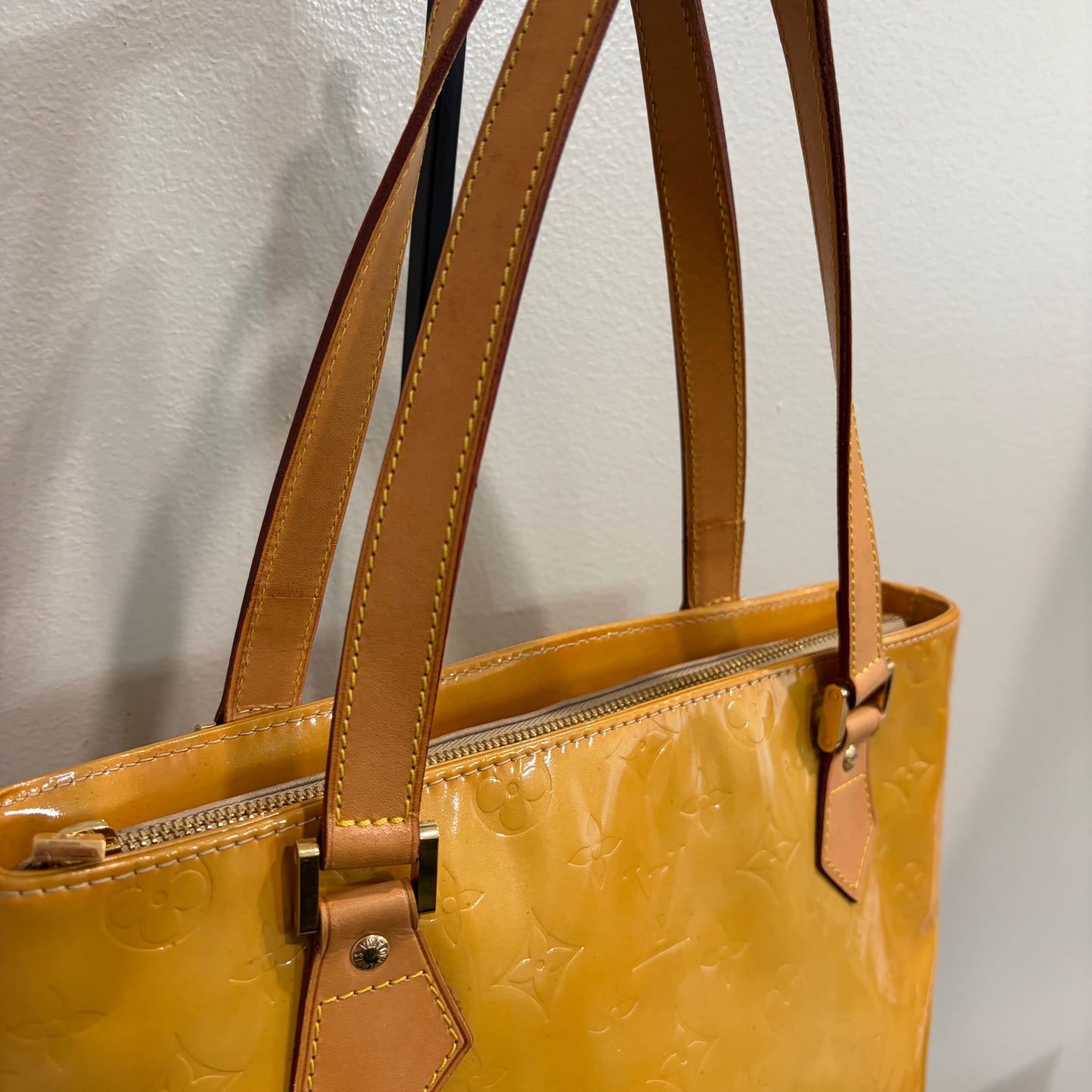 8856 LOUIS VUITTON Yellow Ombre Vernis Houston Tote