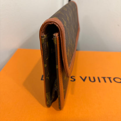 #8242 LOUIS VUITTON Monogram Dame 26 with Removable Chain