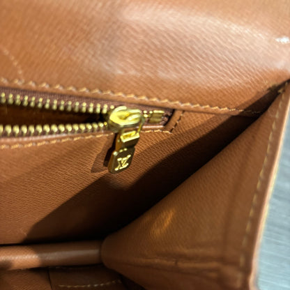 8872 LOUIS VUITTON Dame 29