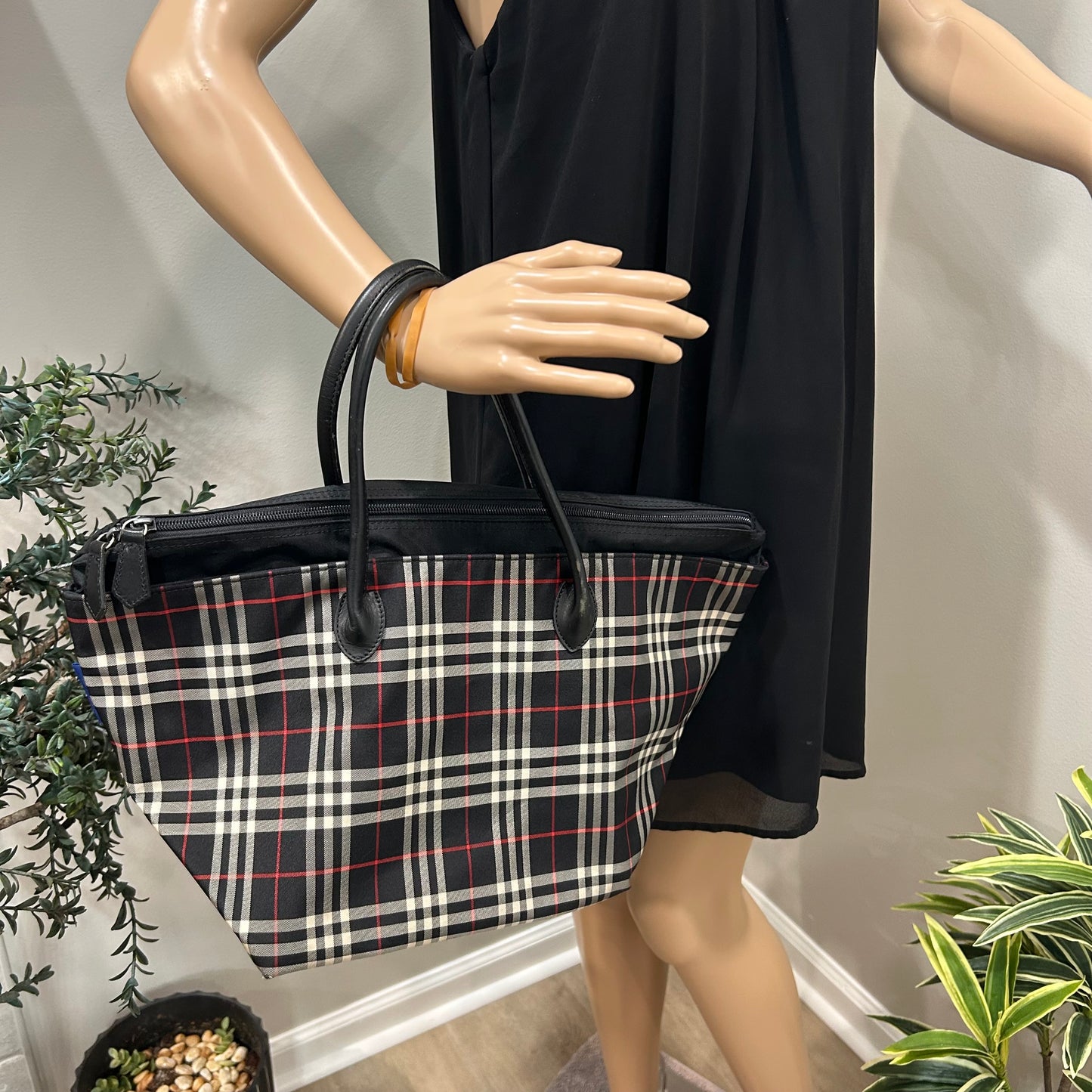 1015 BURBERRY Black Tote