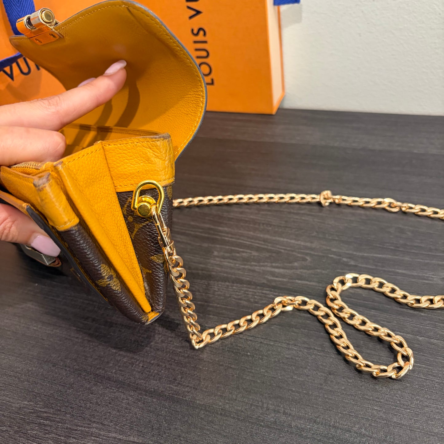 #1101-01 LOUIS VUITTON Limited Edition Portefeuille Elysee Wallet with Removable Chain