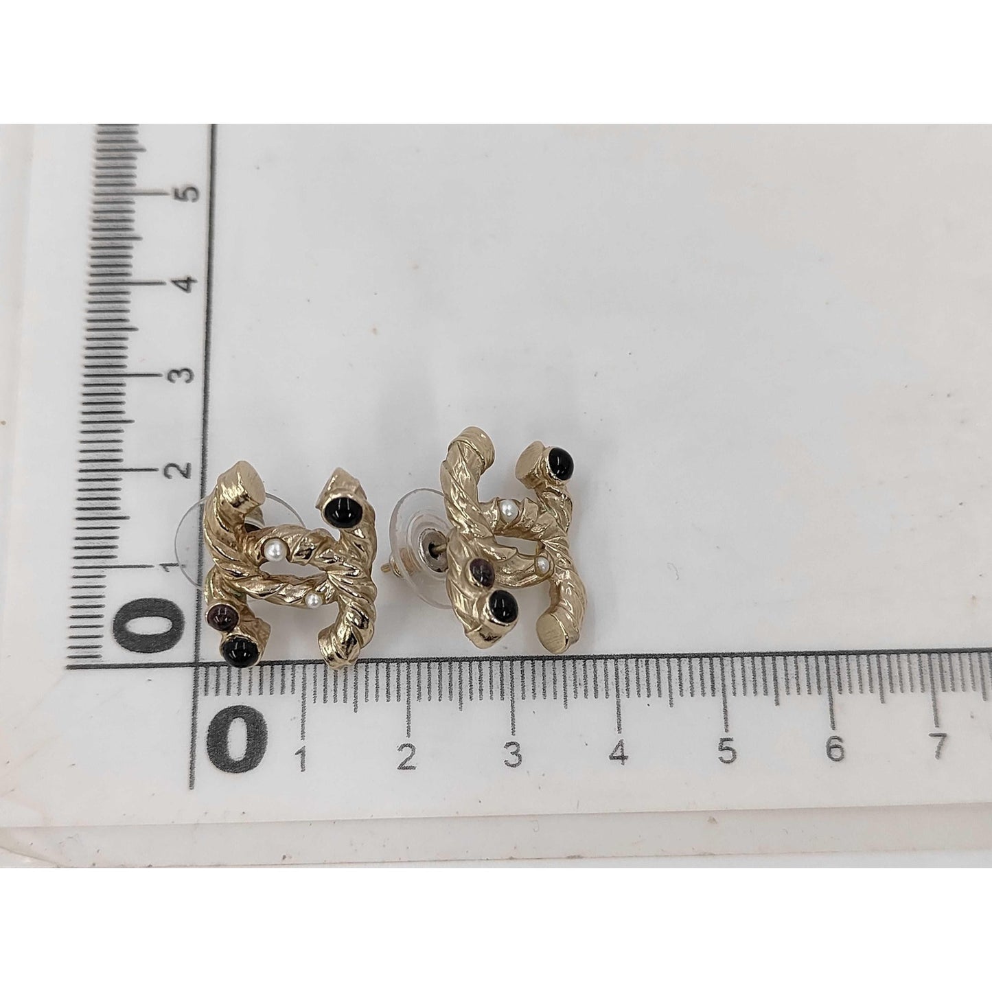 122 CHANEL Earrings