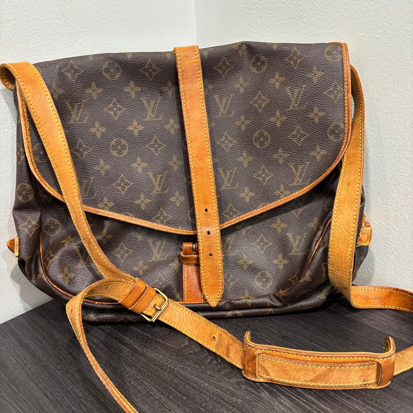 #343 LOUIS VUITTON Saumur 35