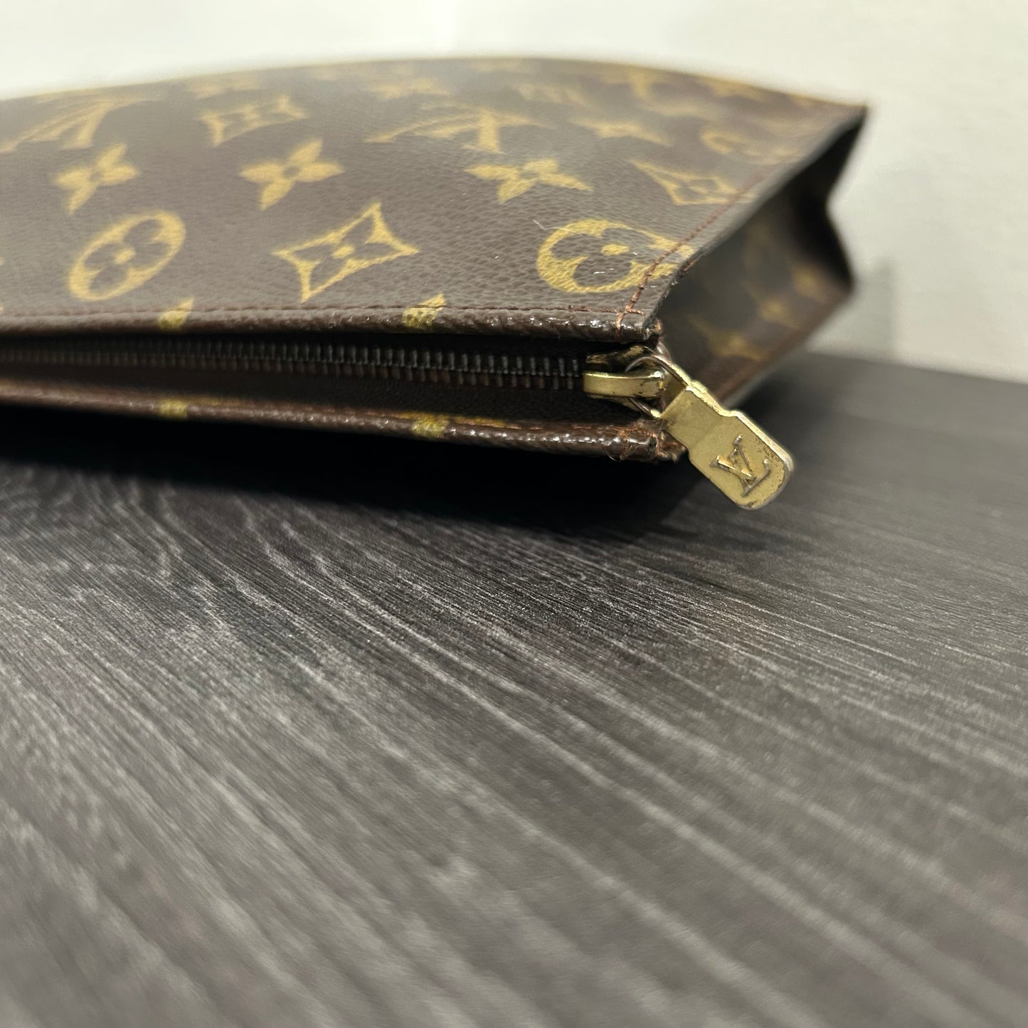 1071 LOUIS VUITTON Pouch