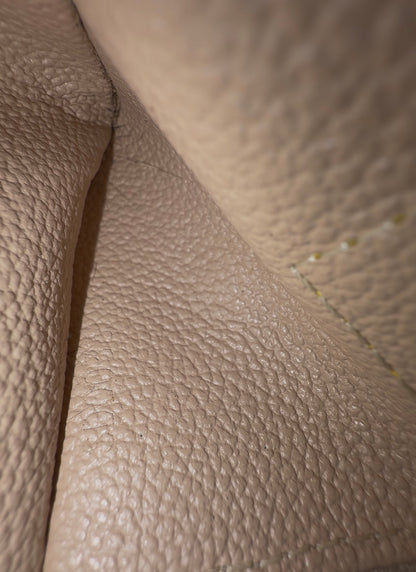 8909 LOUIS VUITTON Monogram Cosmetic Pouch