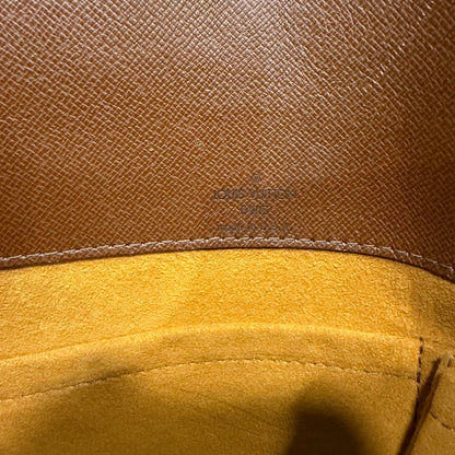 #8261 LOUIS VUITTON Musette GM