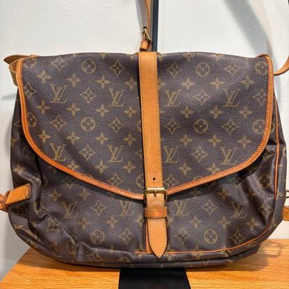 #107 LOUIS VUITTON Saumur 35 Messenger
