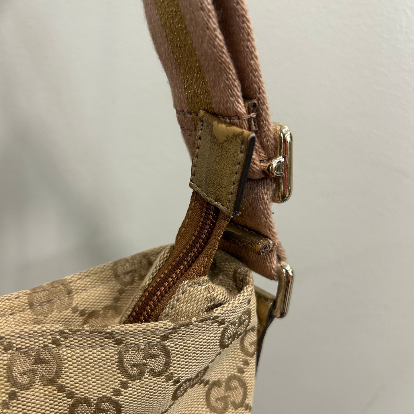 1020 GUCCI Crossbody/Shoulder Bag