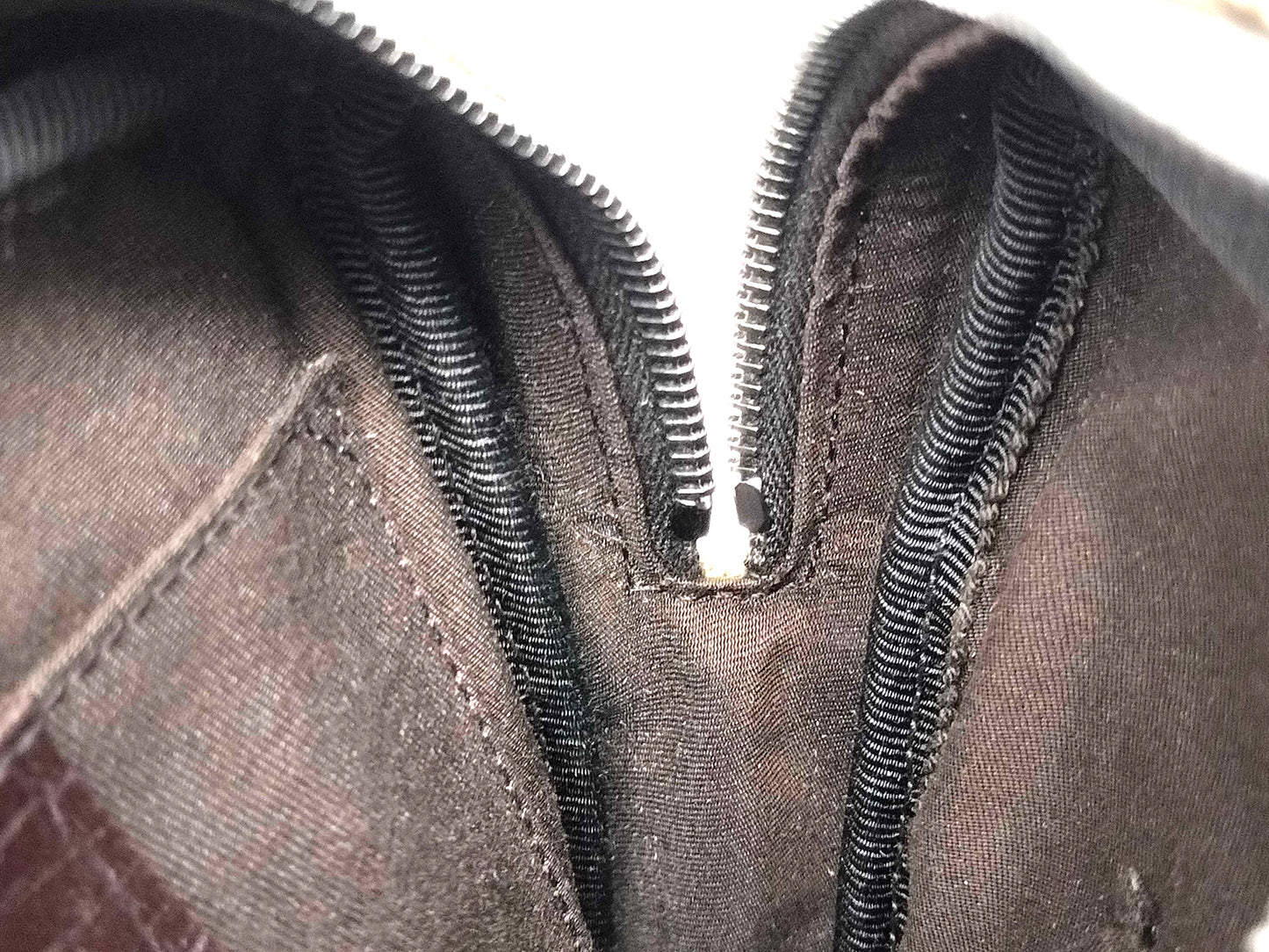 #1110 GUCCI GG Supreme Camera Crossbody Bag