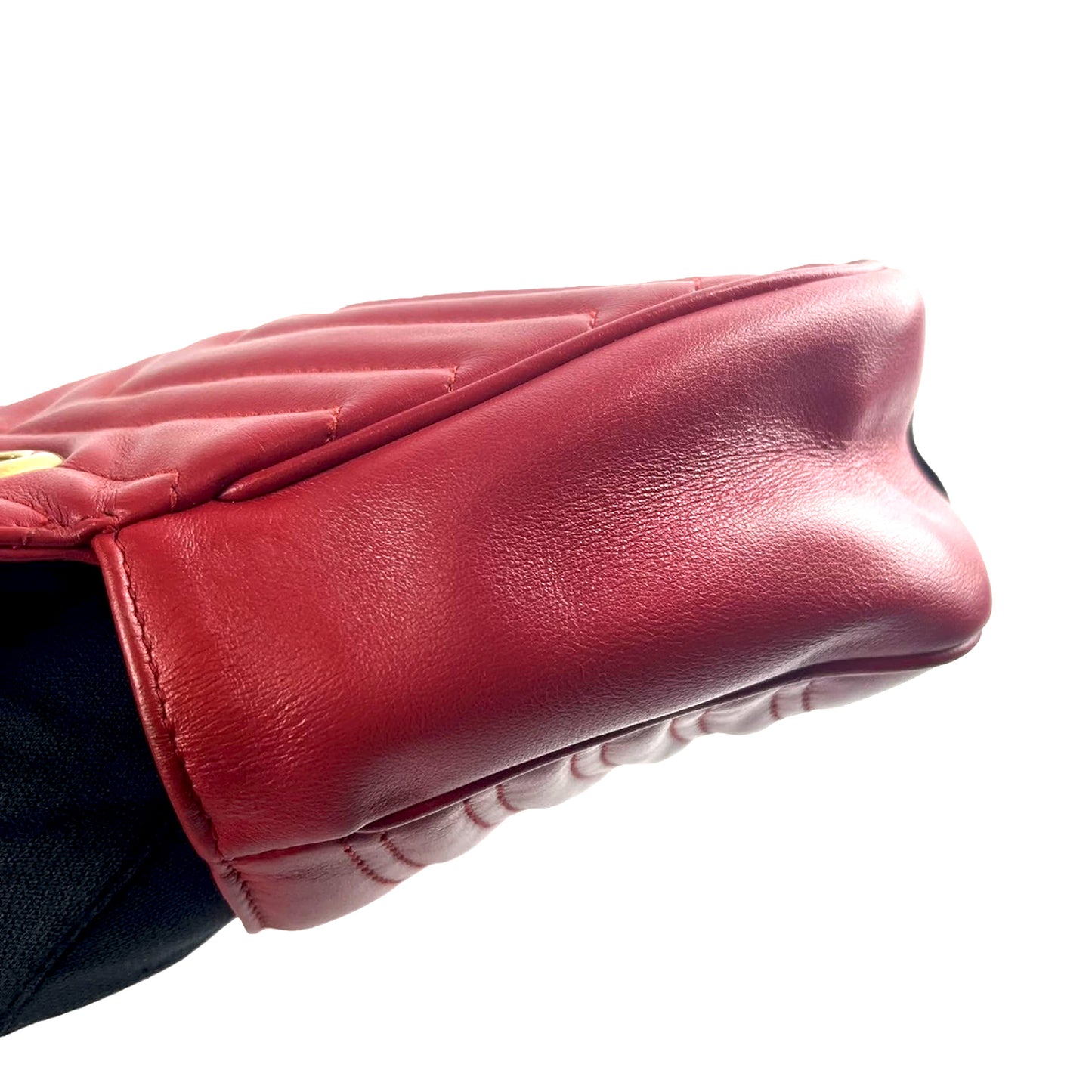 #1179 GUCCI GG Marmont Red Leather Matelassé Chevron Shoulder Bag