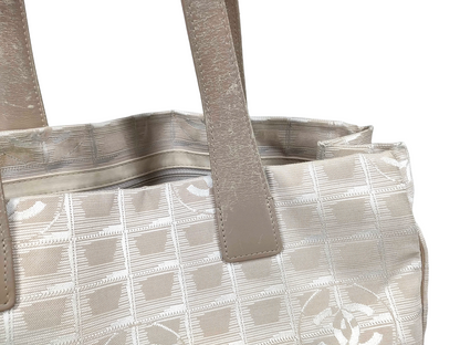 #1153 CHANEL Neutral Ligne Tote