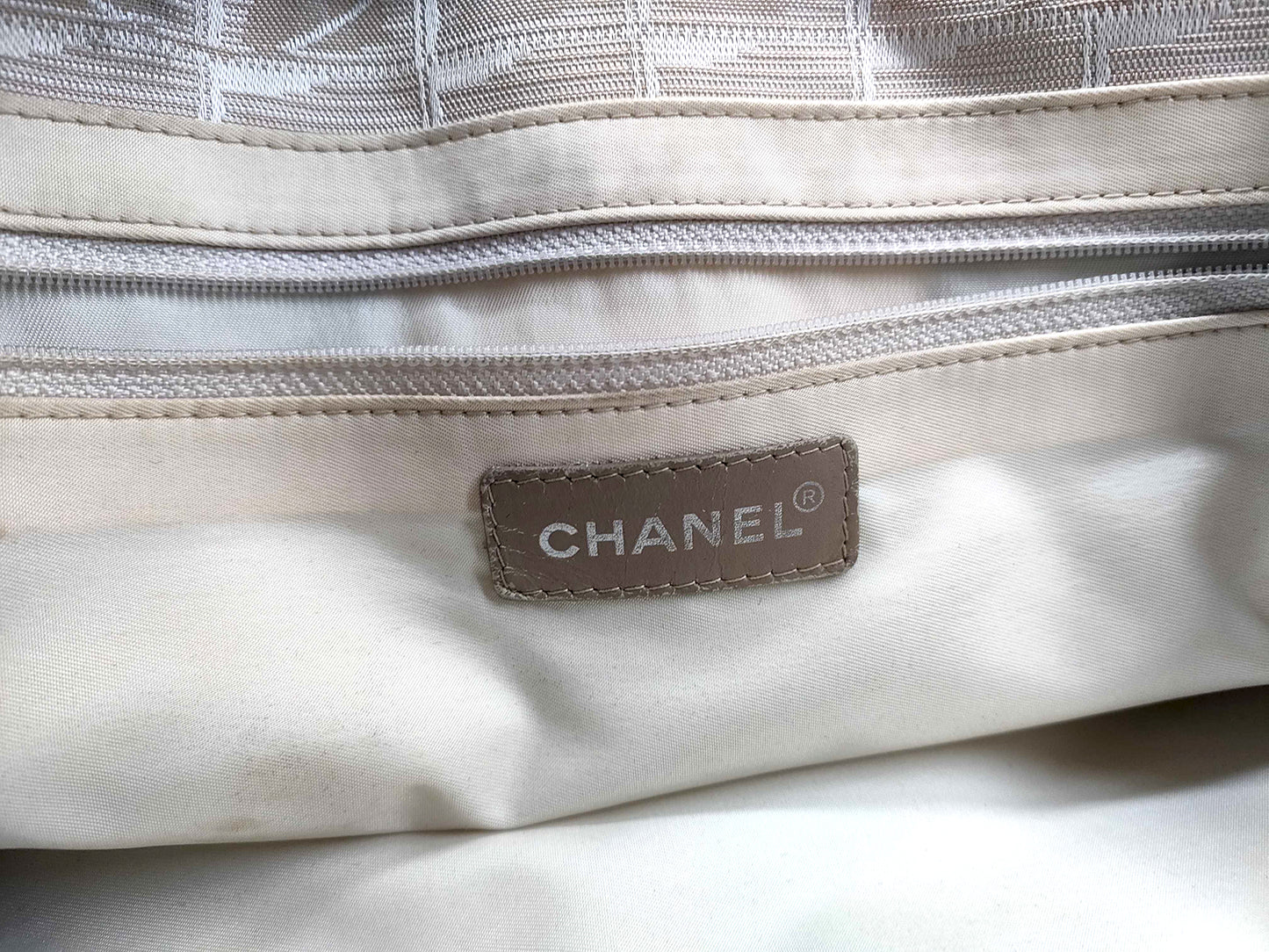 #1153 CHANEL Neutral Ligne Tote