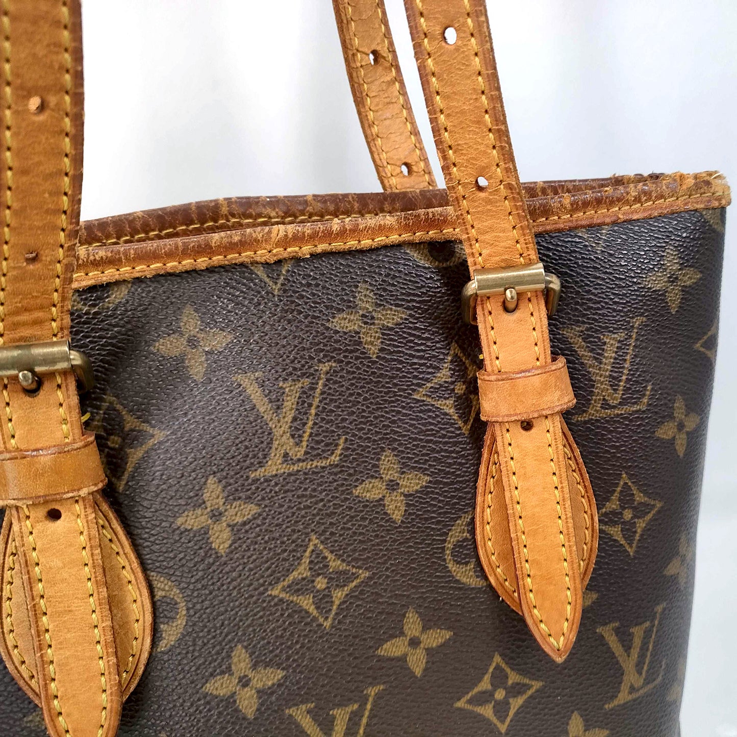 1175 LOUIS VUITTON Monogram Bucket Tote (Cigarette Odor)