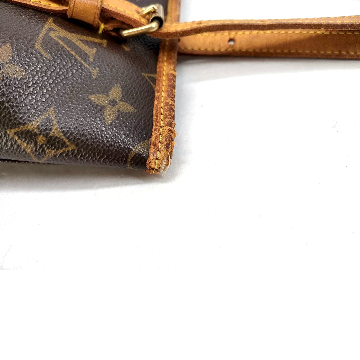1175 LOUIS VUITTON Monogram Bucket Tote (Cigarette Odor)