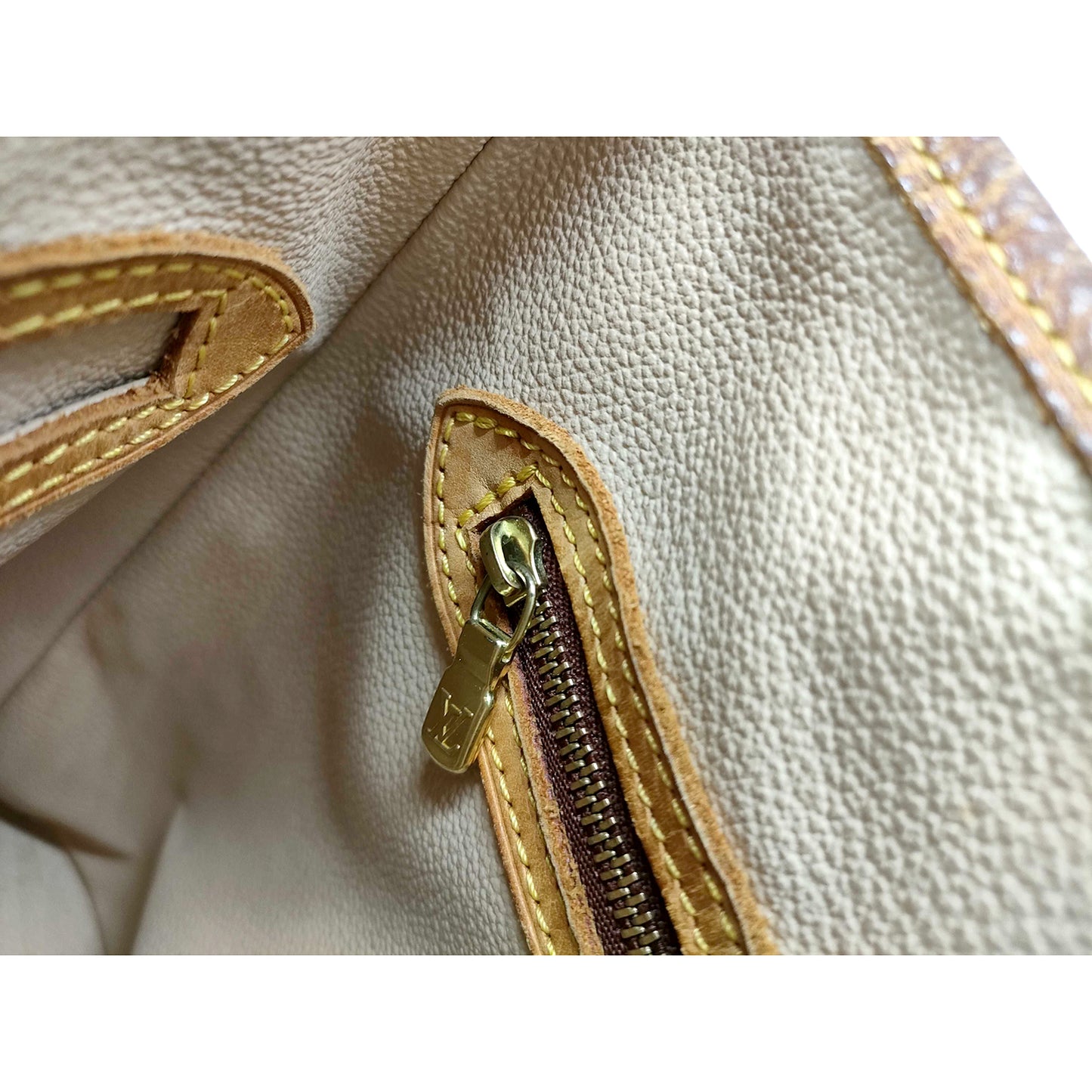 1175 LOUIS VUITTON Monogram Bucket Tote (Cigarette Odor)