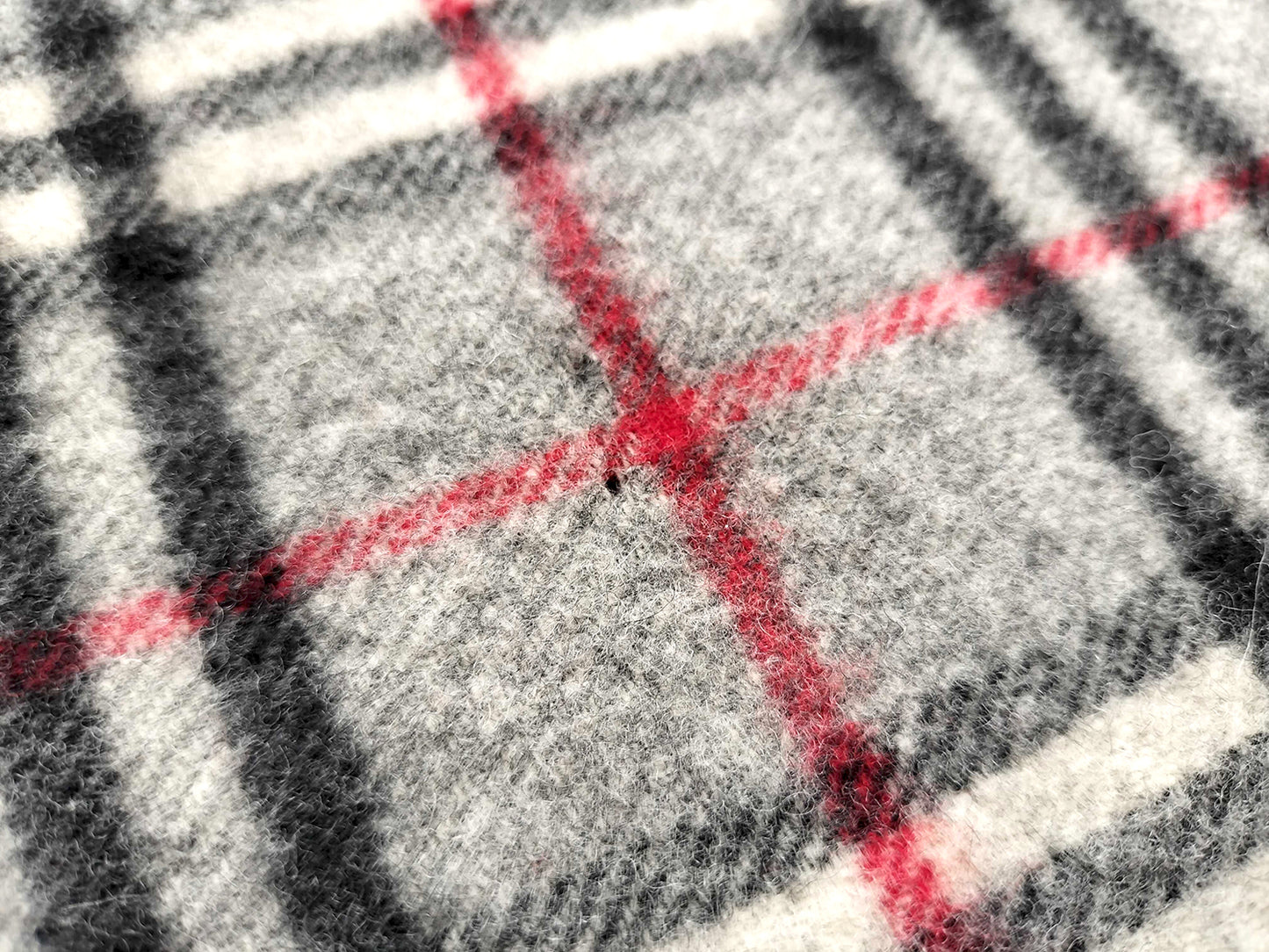 #1335 BURBERRY Vintage Gray Check 100% Lambswool Scarf